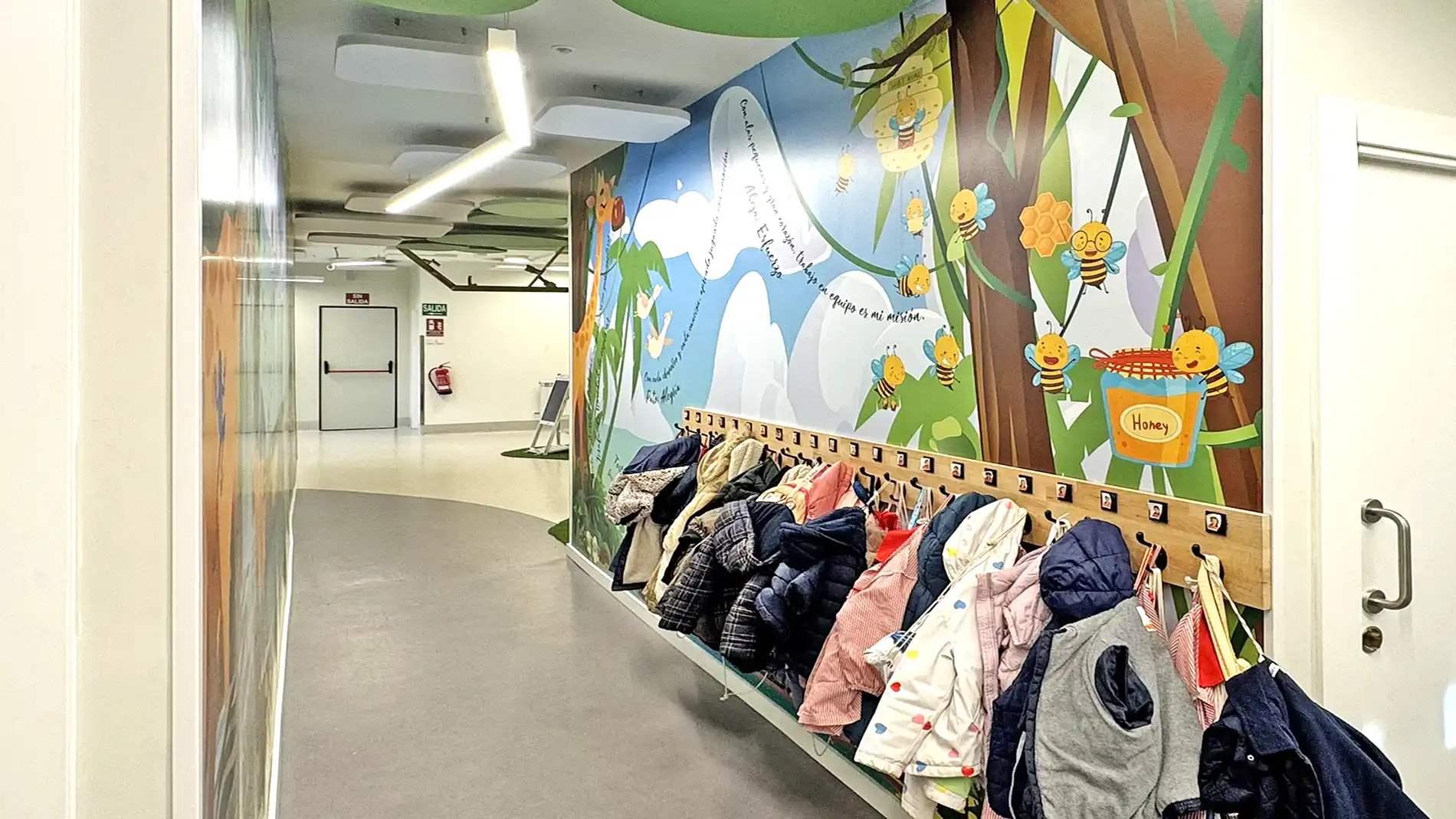 mural pasillo colegio 03